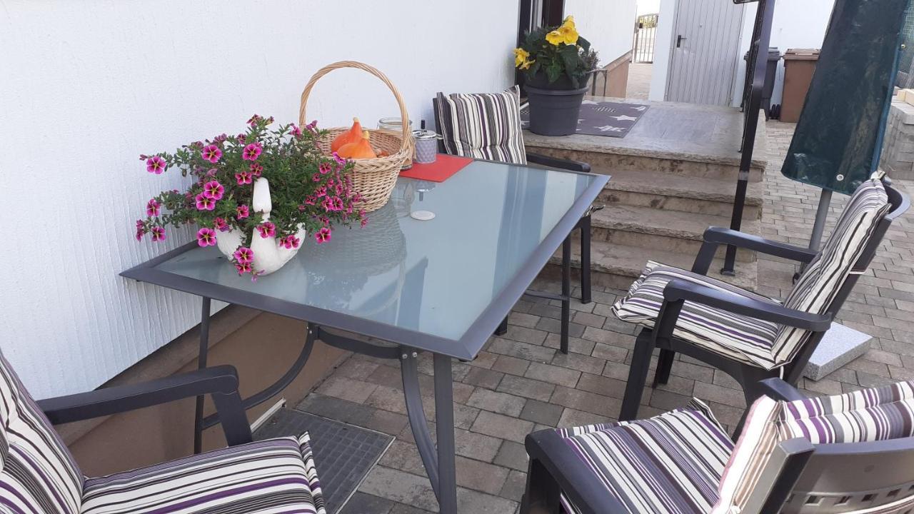 Ferienwohnung Seegarten Waldbuttelbrunn Bagian luar foto